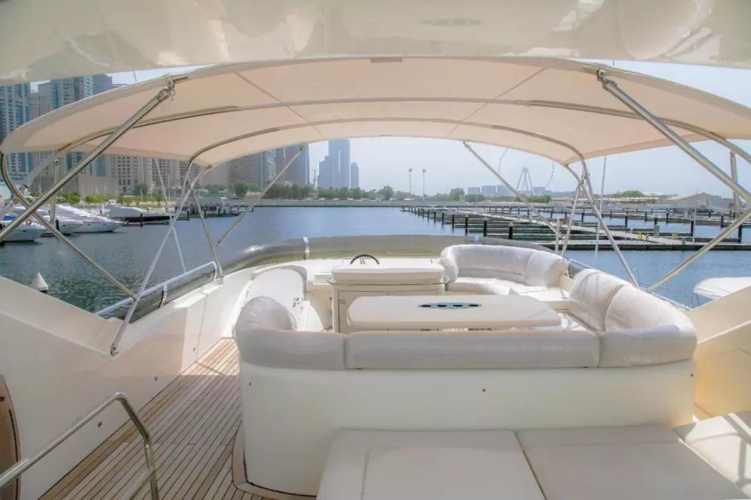 Private Luxury Yacht Experience in Dubai