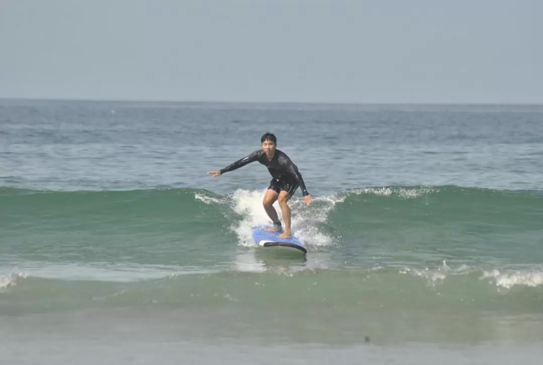 サーフィンレッスン（バリ・クタ / S Surf School提供）