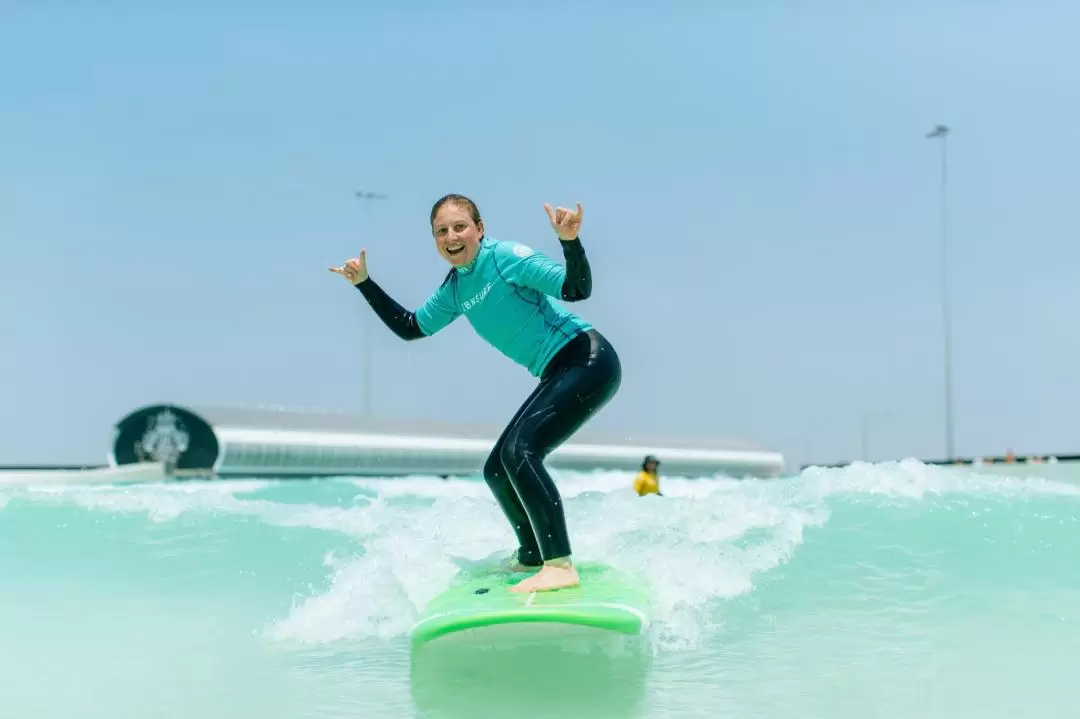 墨爾本衝浪初學班（URBNSURF Melbourne提供）