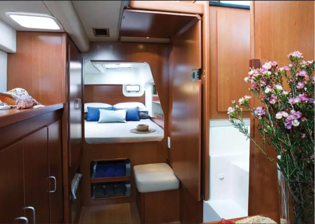 Singapore Private Yacht Charter by Victoria Yacht