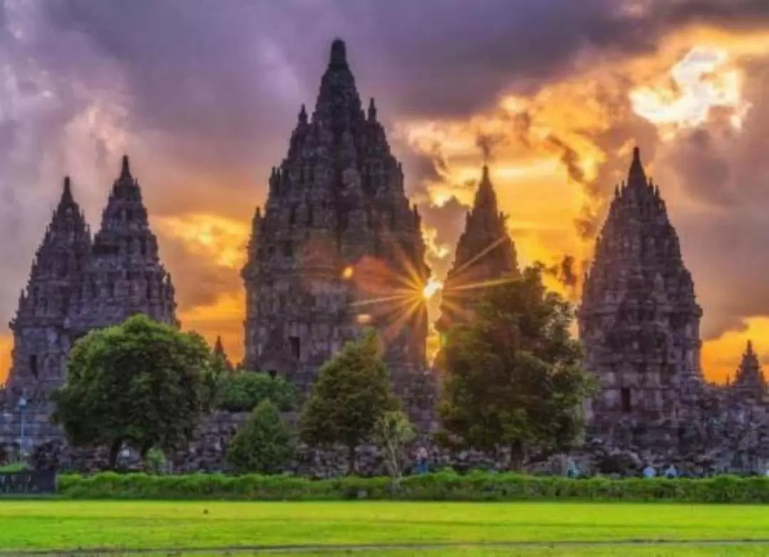 Prambanan Sunset  Tour and Ramayana Ballet Performance On Schedule in Yogyakarta