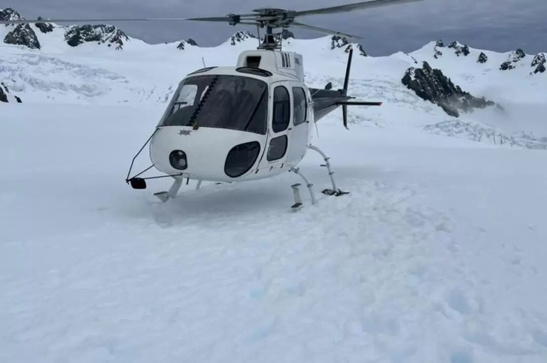 フランツジョセフ氷河 ヘリ遊覧飛行体験（雪上着陸付き）