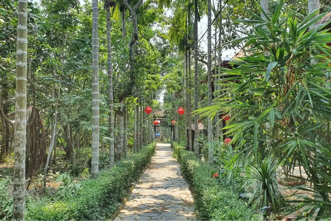 Thien An Monastery & Thuy Tien Park &  Thuy Bieu村摩托車半日遊