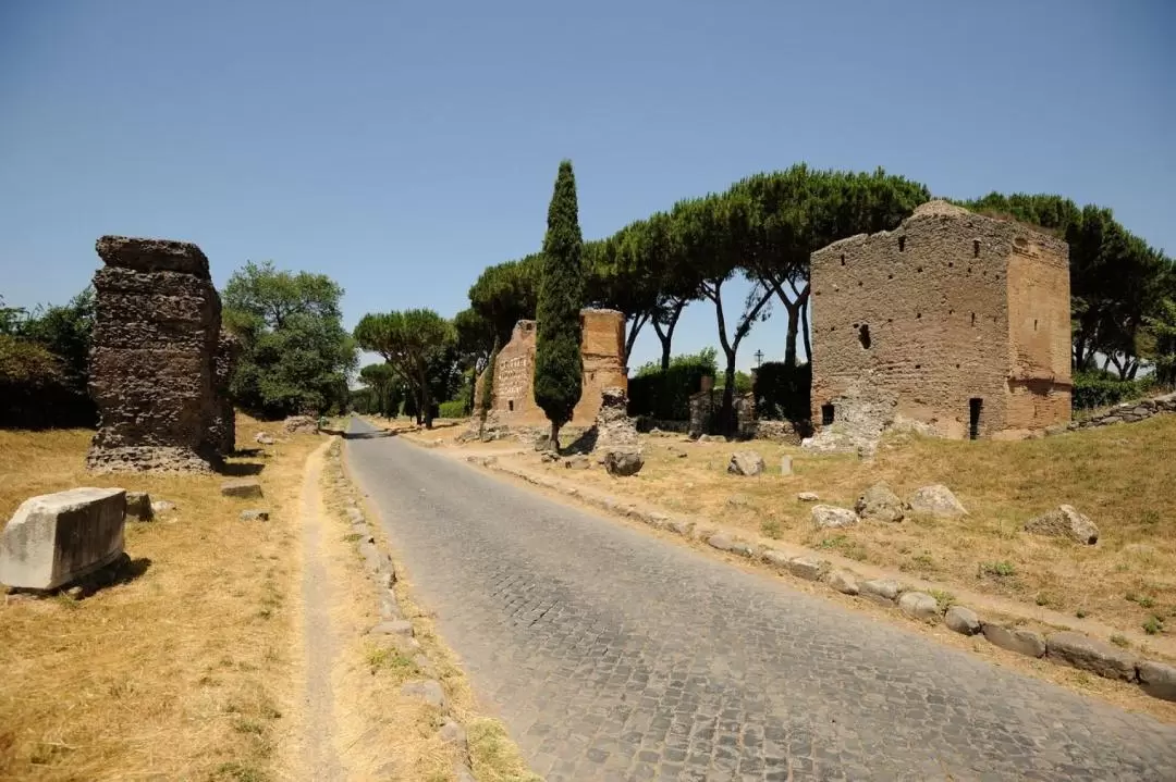 San Callisto Catacombs Guided Tour with Roundtrip Public Transport Tickets