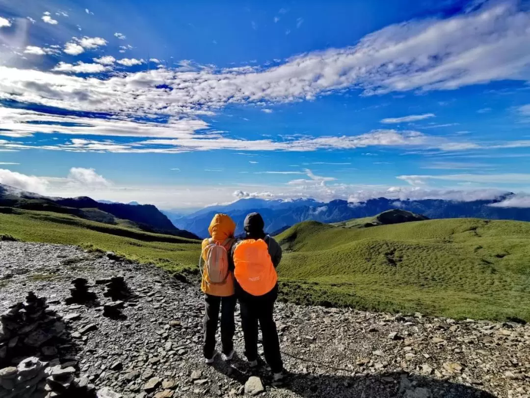 Two-day and two-night hiking experience at Nantou Qilai South Peak & Nanhua Mountain 