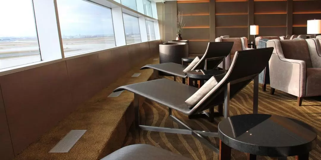 Plaza Premium Lounge Service in Toronto Pearson International Airport (YYZ) 