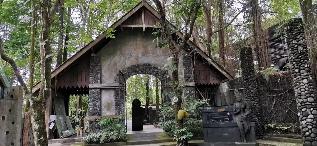 Private Ulen Sentalu Museum and Selogriyo Temple Tour