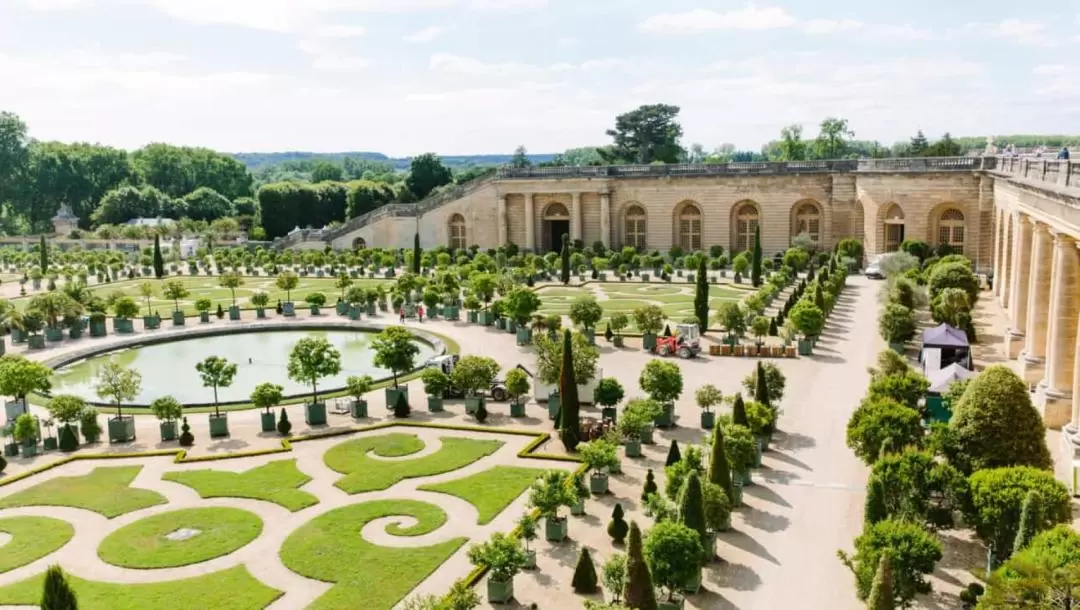 Versailles Chateau and Gardens Tour by Train