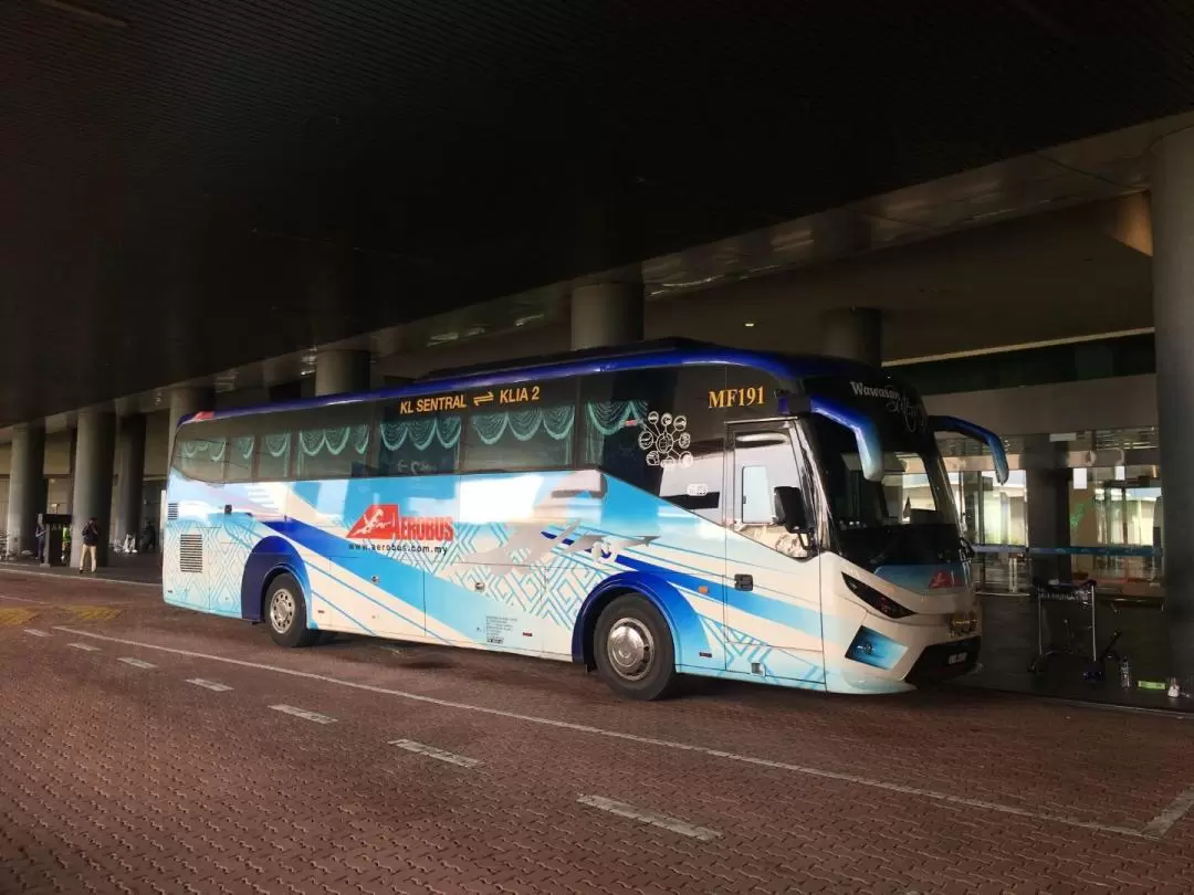吉隆坡市中心往吉隆坡國際機場（KUL）一／二航廈共乘巴士接送（Aerobus 提供）
