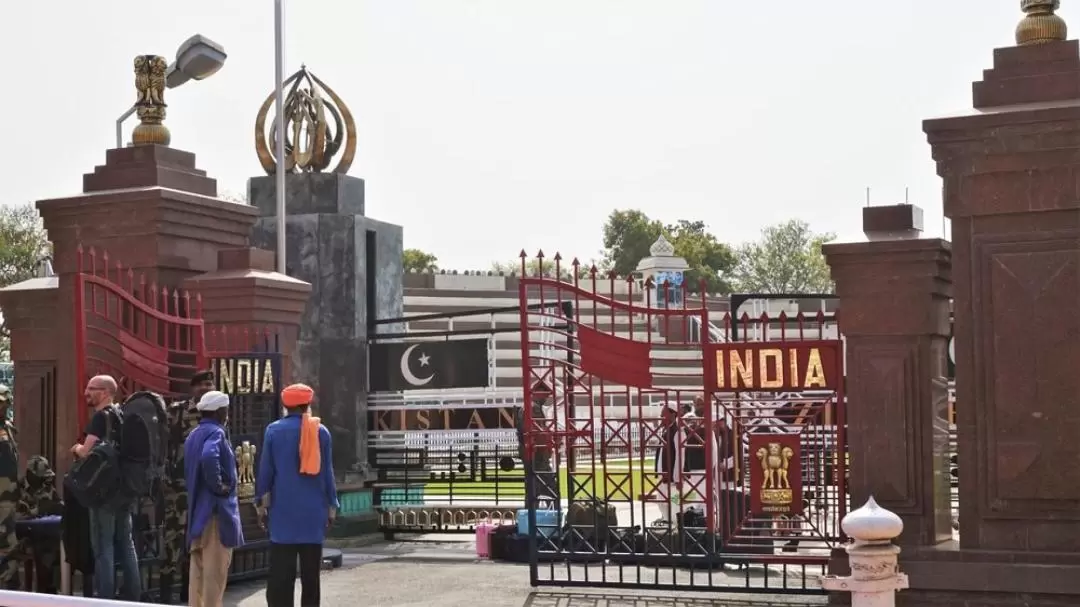 Wagah Beating Retreat Border Ceremony (with Dinner) in Amritsar