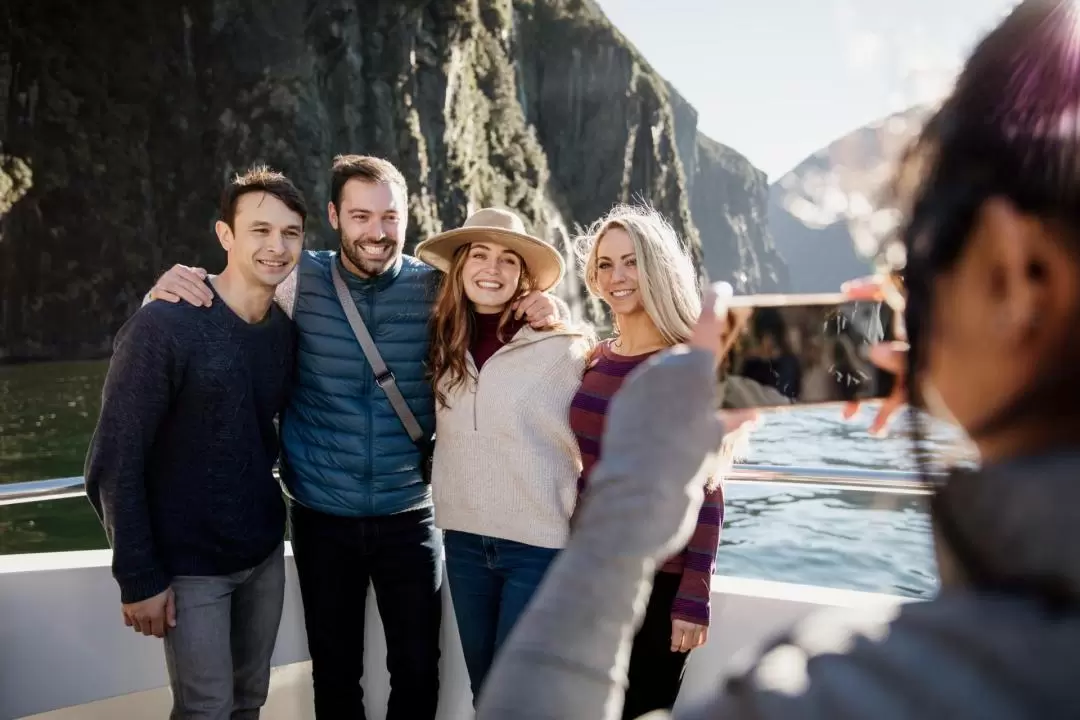 Milford Sound Vista Day Tour from Queenstown or Te Anau 