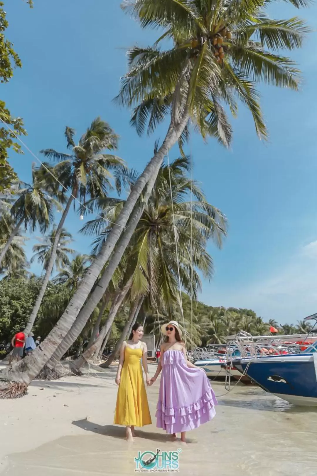 4 Island Hopping Day Tour by Speedboat with Cable Car and Aquatopia Water Park Experience in Phu Quoc