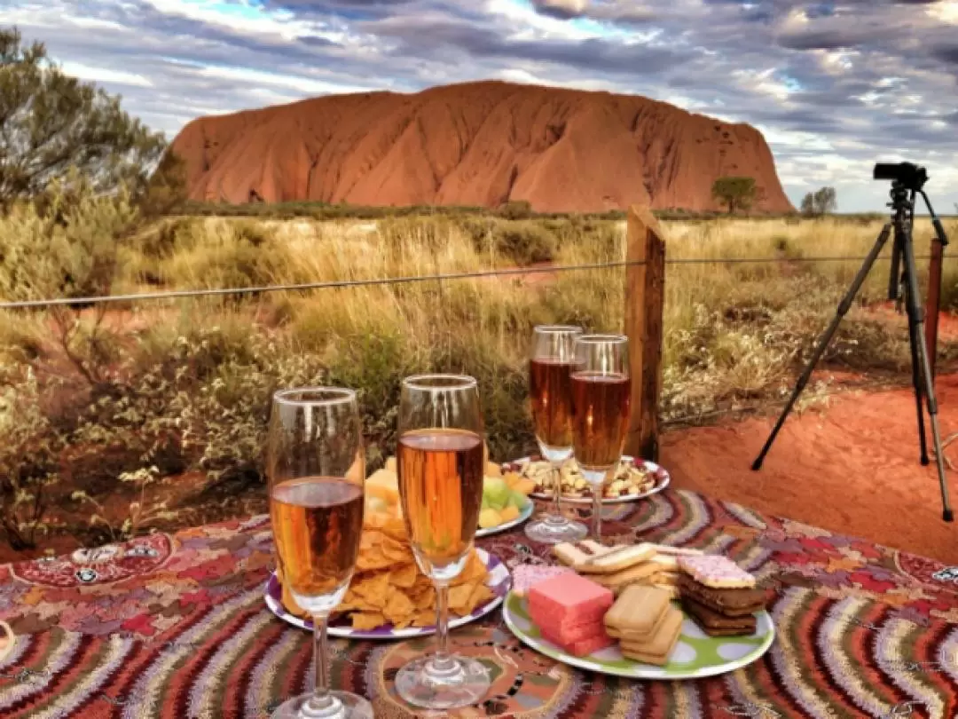 [Chinese-speaking tour guide] Uluru Sunrise and Base Tour