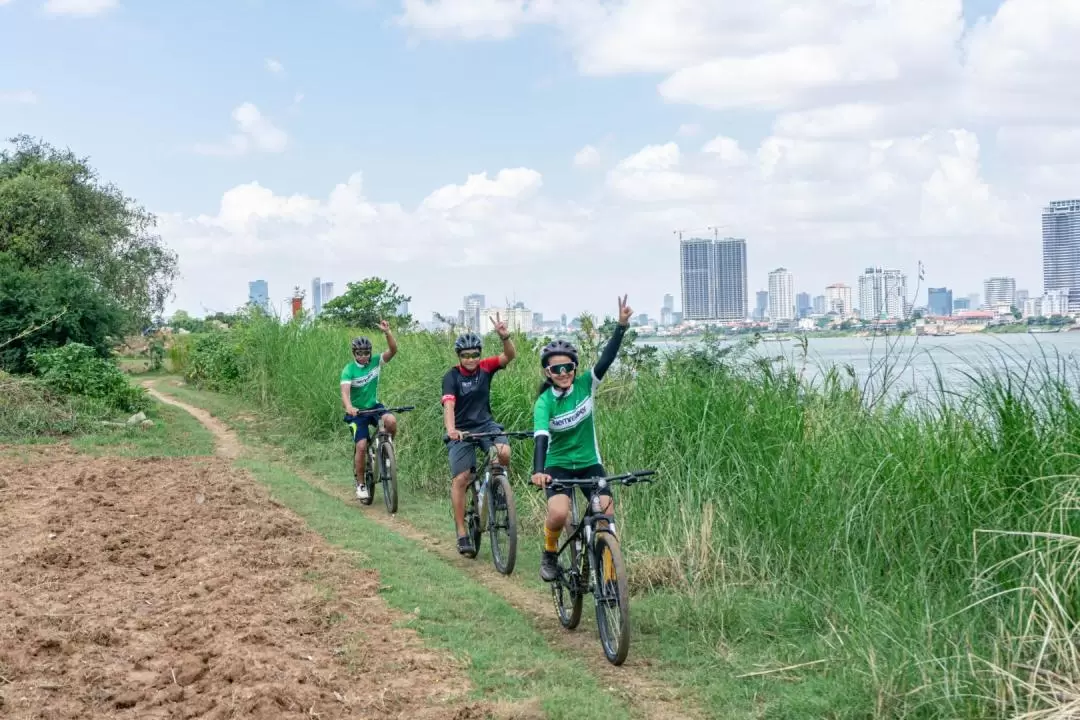 Cycle the Mekong Island from Phnom Penh Day Tour