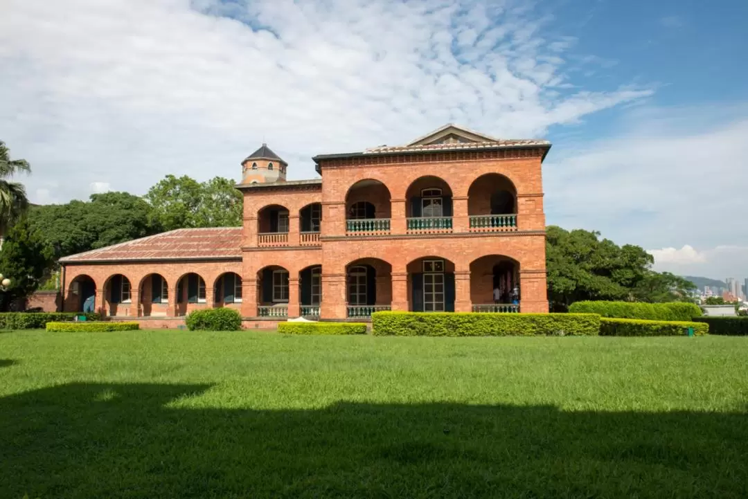 Tamsui Historic Site & Beitou Hot Spring Day Tour from Taipei