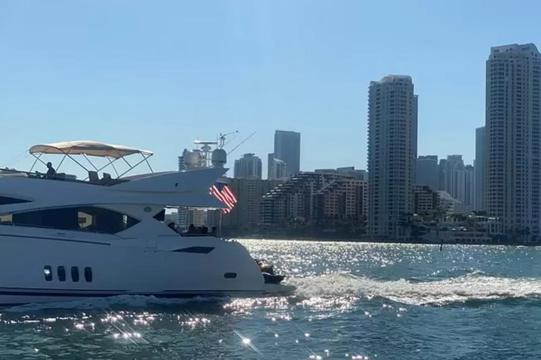 Miami Skyline, South Beach Millionaire Homes & Venetian Islands Cruise Tour