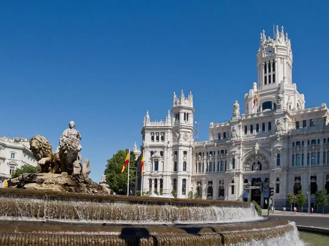 Retiro Park and Cibeles Palace Walking Tour in Madrid