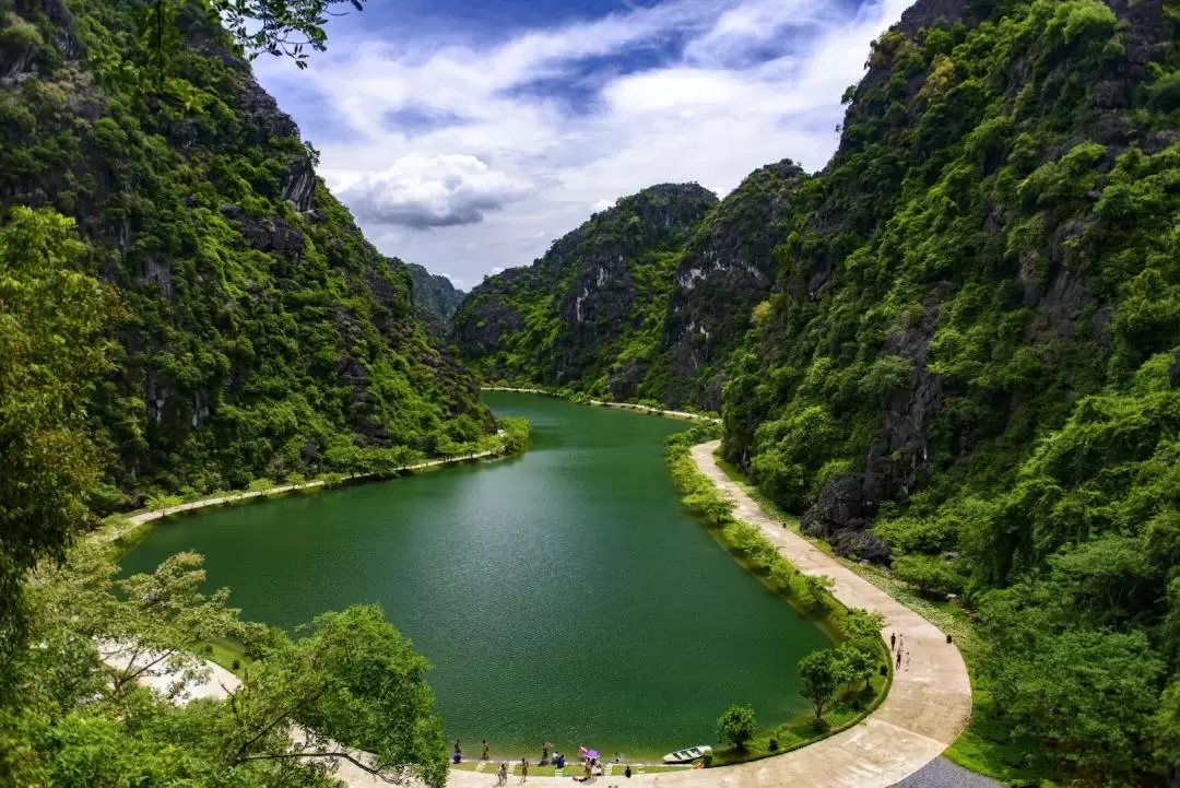 Hoa Lu, Trang An and Hang Mua Cave Day Tour from Hanoi