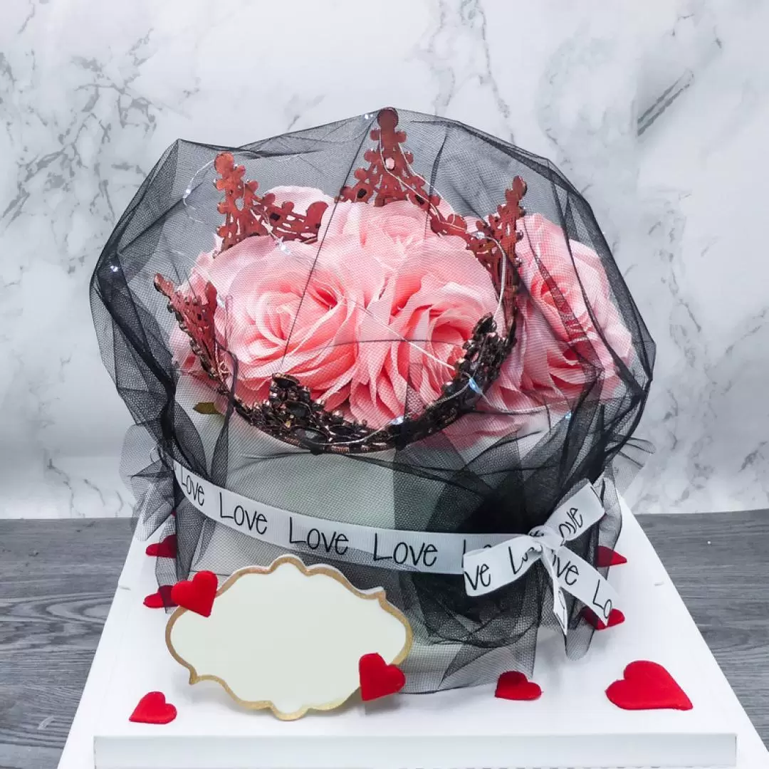 【Exclusive Offer!】Sweet Fantasy | Pick up at Tsuen Wan | 3D Sponge Cake | Roses 3D Cake | Free Custom Blessing Fondant Plaque