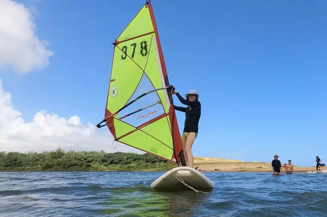 Windsurfing Experience in New Taipei by Now Diving