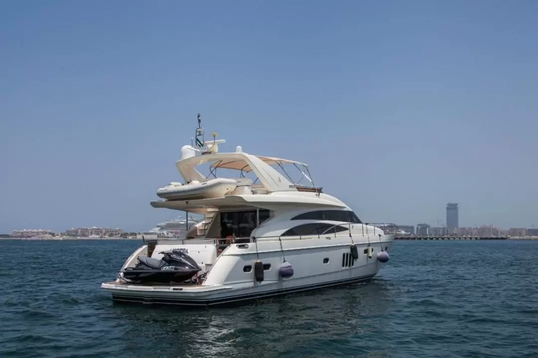 Private Luxury Yacht Experience in Dubai