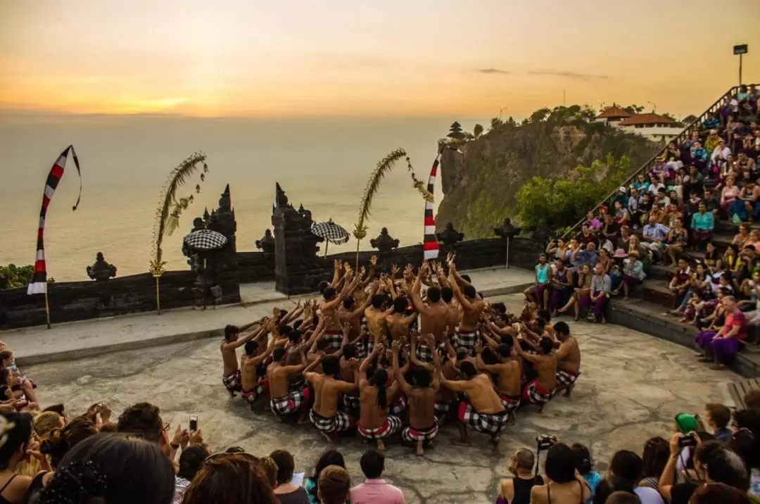 Bali's Top Southern Beaches and Uluwatu Kecak With Seafood Dinner 