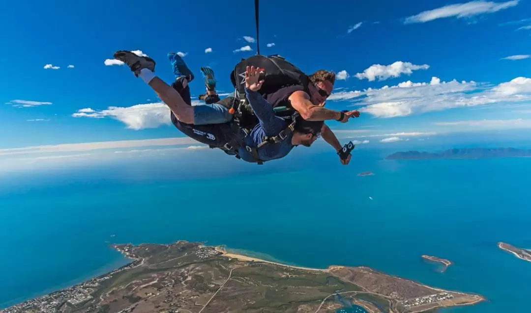 Airlie Beach Tandem Skydive Beach Landing Experience