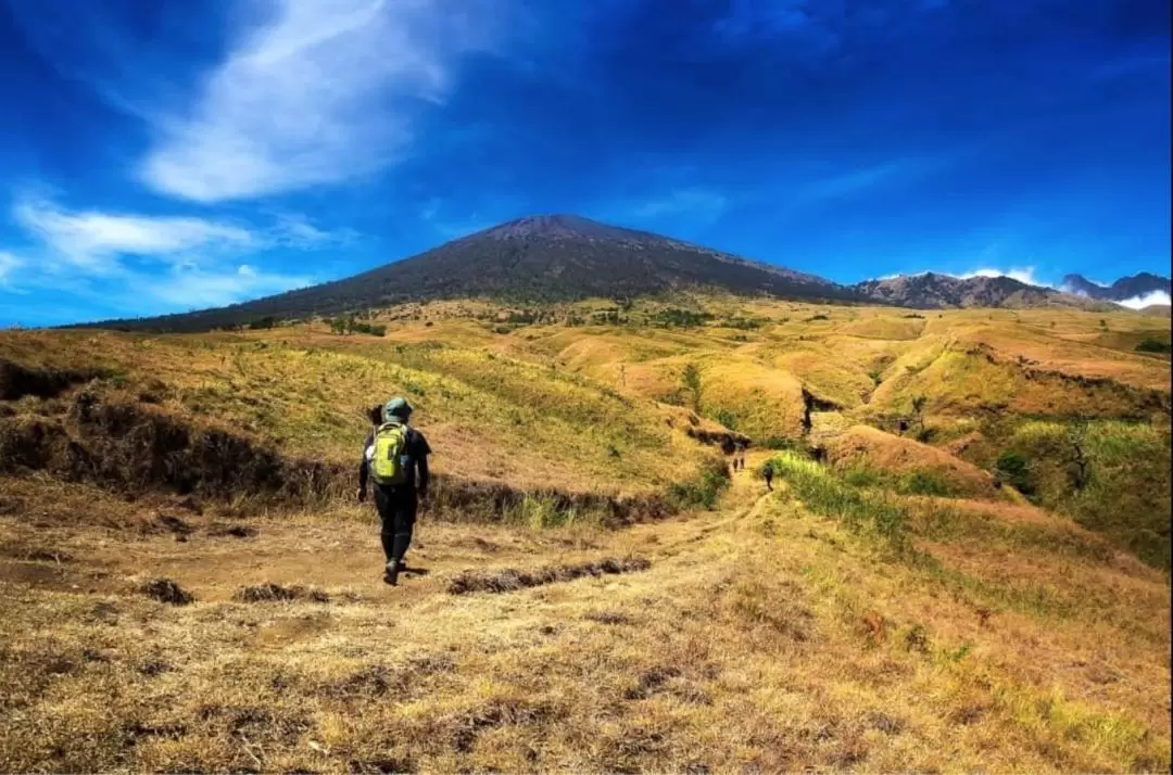 龍目島林賈尼火山 & 塞納魯火山口私人徒步之旅