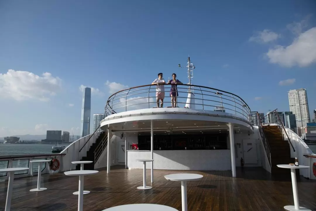 Oriental Pearl Harbour Cruise in Hong Kong (inclu. Snacks & Drinks onboard)