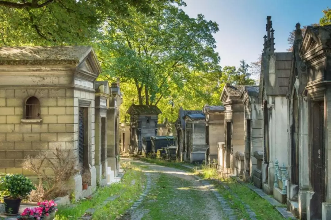 Pere Lachaise Cemetery Tour in Paris