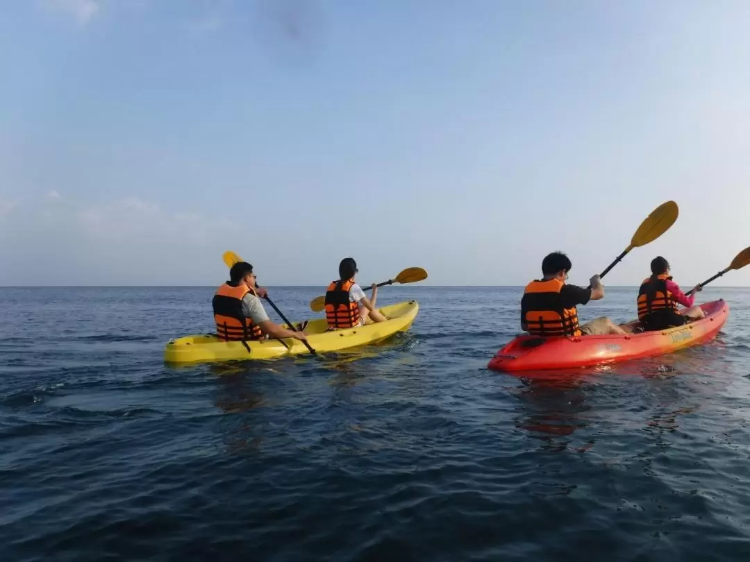 Pingtung: Liuqiu Kayaking Experience and Sunrise Kayak Tour