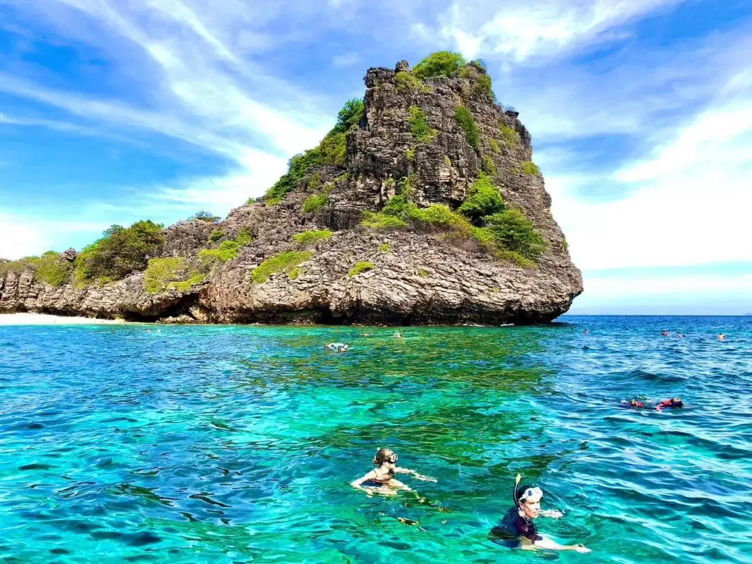 蘭達島： Koh Rok & Koh Haa浮潛之旅（乘坐快艇）