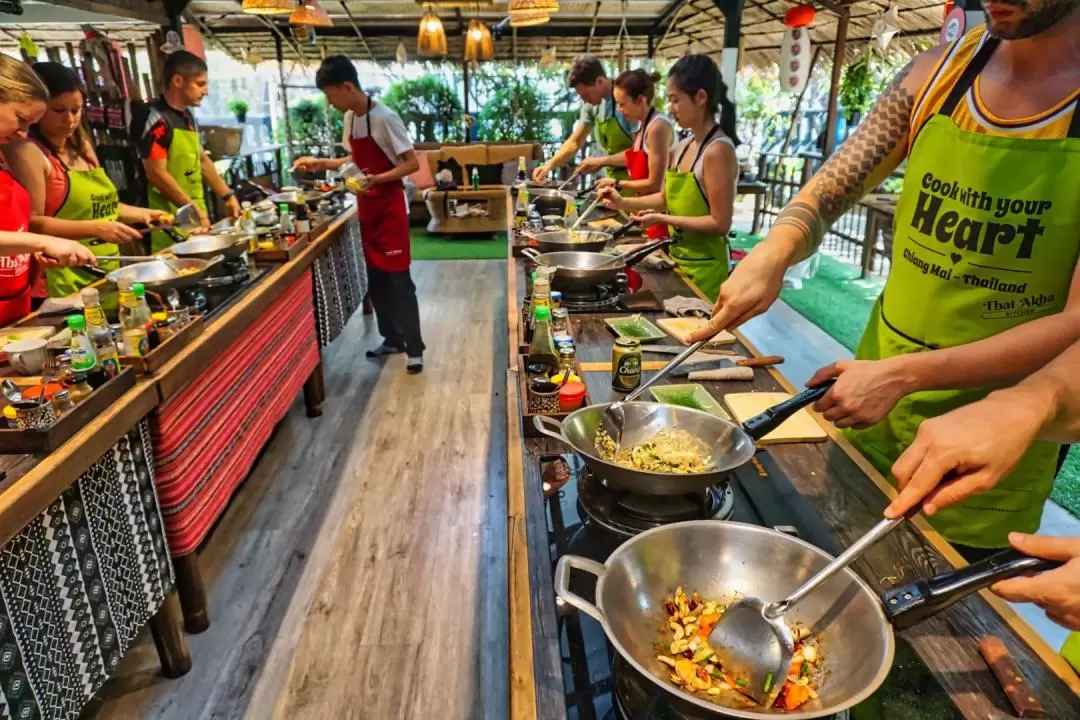 タイ料理教室・市場ツアー（Thai Akha Kitchen提供）