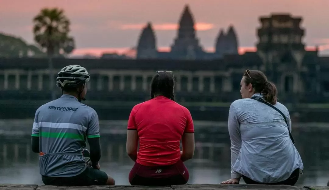 Angkor Wat Sunrise Bike Tour - inclusive Meals