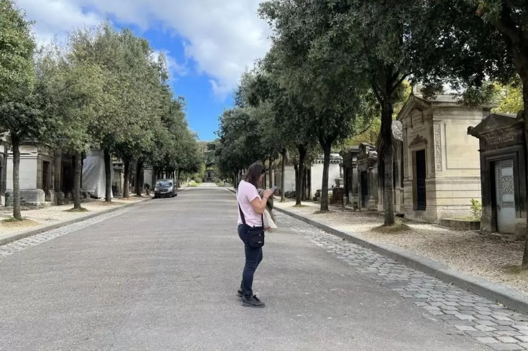 Pere Lachaise Cemetery Tour in Paris