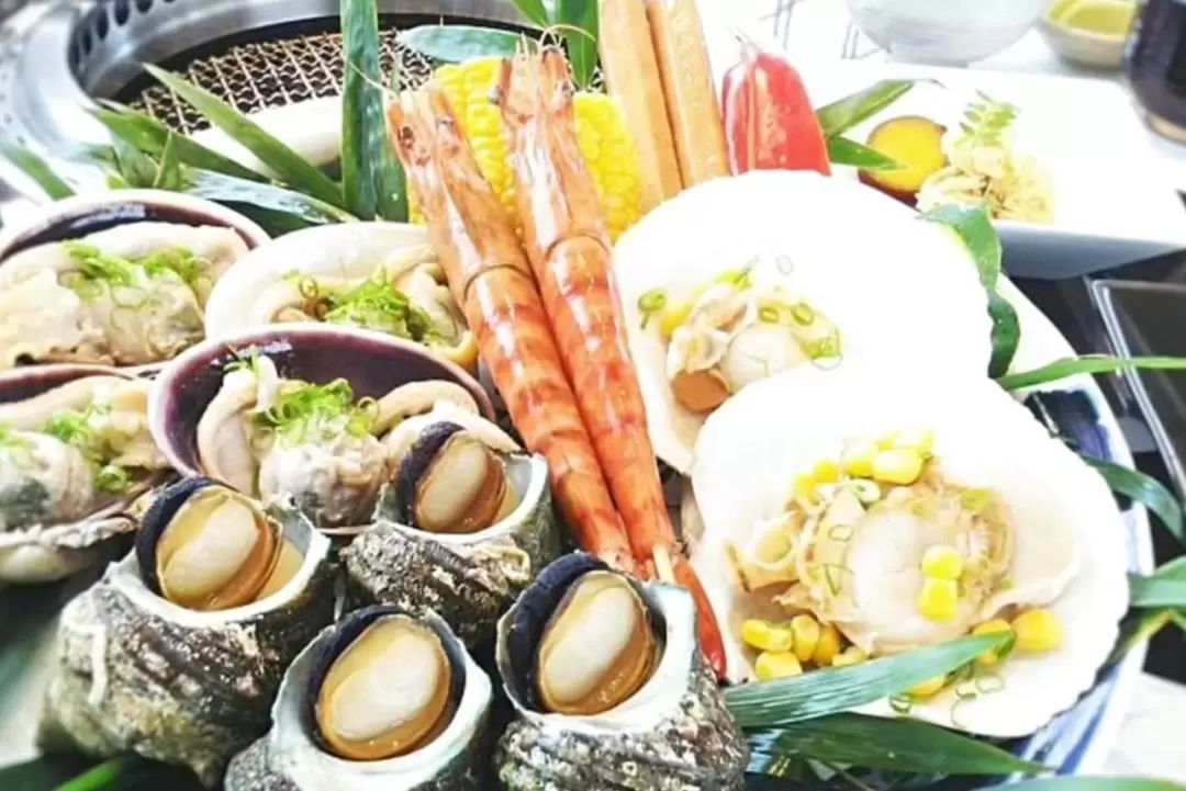 Seafood Dining Experience on Houseboat in Toba