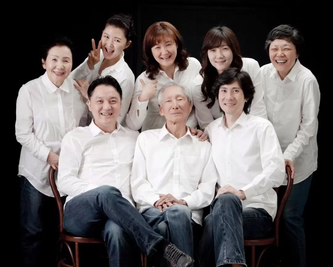 Family Portrait Experience by Z-and in Seoul