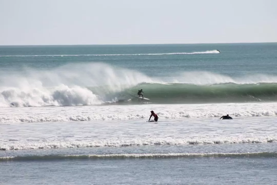 Raglan Surfing Beginner Lesson