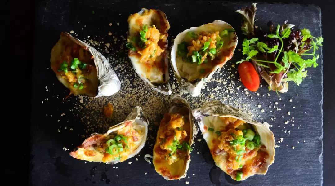 Oyster Co Bar in Chinatown	