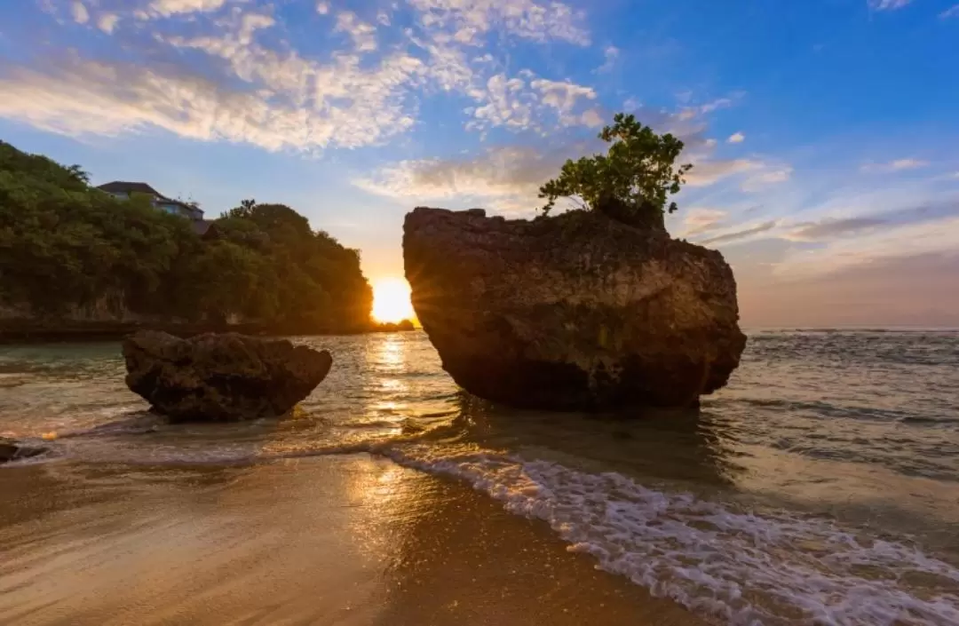 印尼海神廟（Tanah Lot）& Padang Beach（巴東海灘）& 烏魯瓦圖日落（Uluwatu）& 卡恰舞一日遊