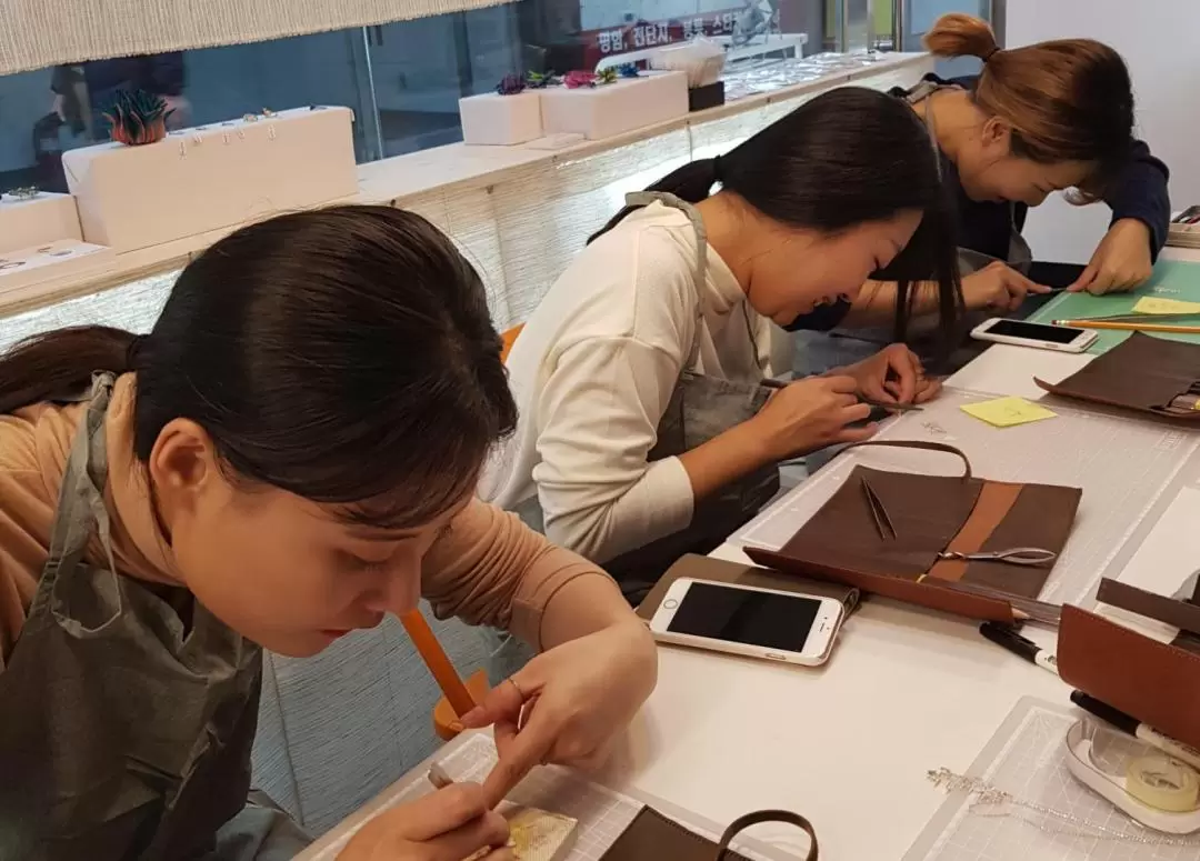 Korean Alphabet Jewelry Making Experience in Seoul