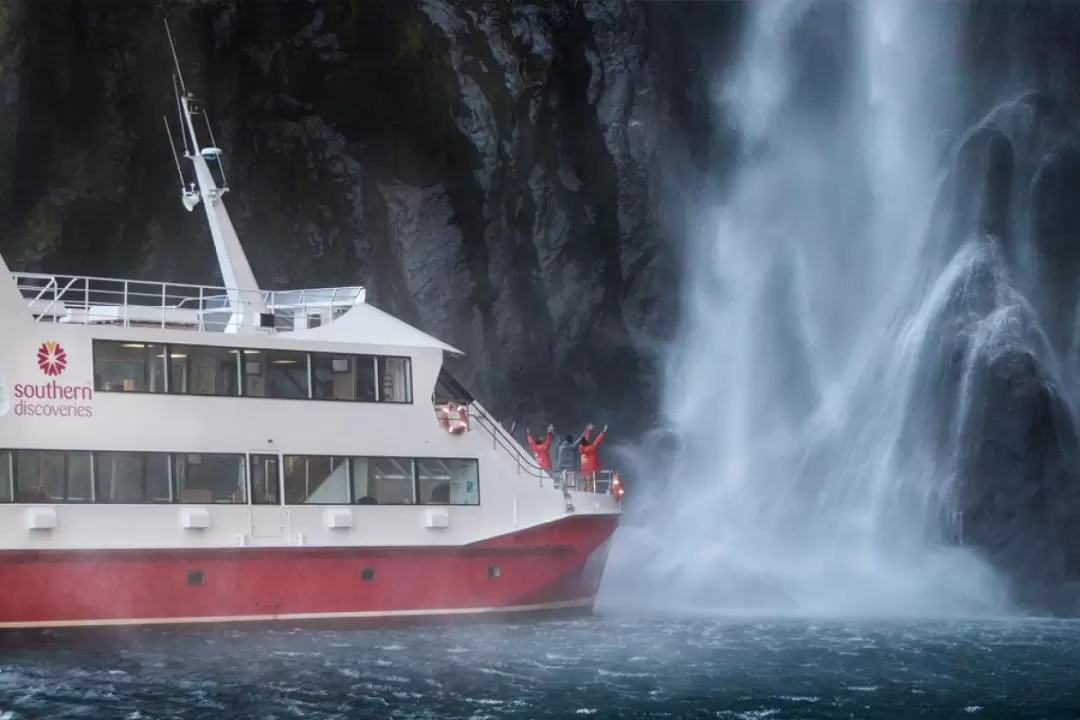 Milford Sound Discover More Cruise by Southern Discoveries