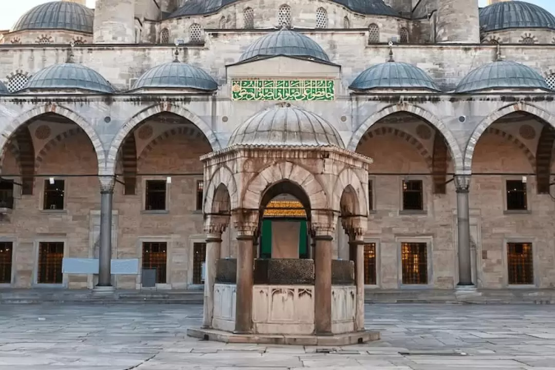 Istanbul Landmarks Walking Tour in Istanbul