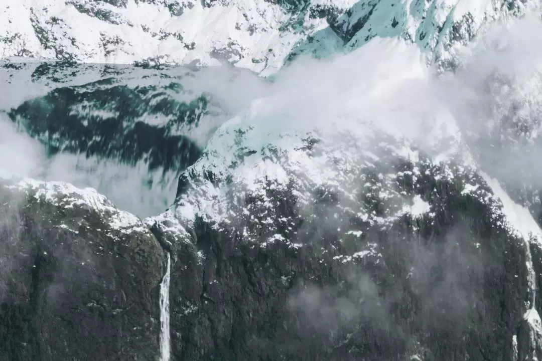 Milford Sound Scenic Flight and Big Five Glaciers from Queenstown