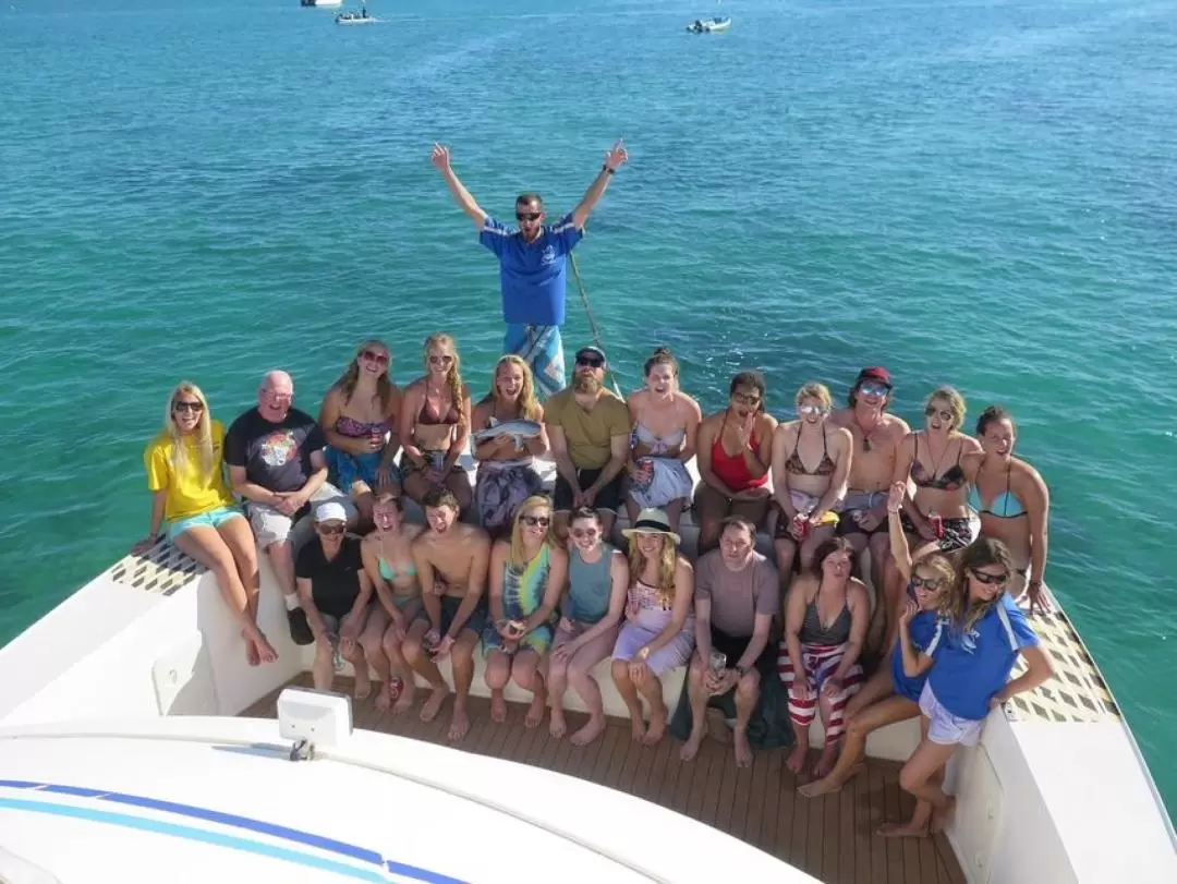 Swimming with Humpback Whales and Snorkelling in Ningaloo Reef from Exmouth