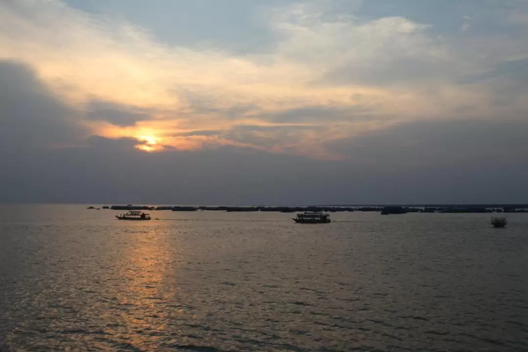 暹粒空邦魯浮村＆洞里薩湖浮村＆水淹森林夕陽遊船之旅（Tara Boats 提供）