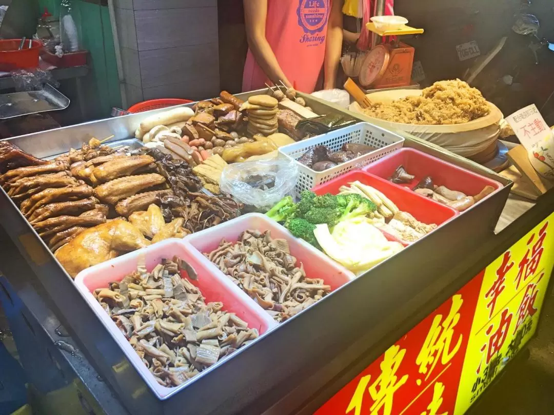 Shilin Night Market Food Walking Tour in Taipei