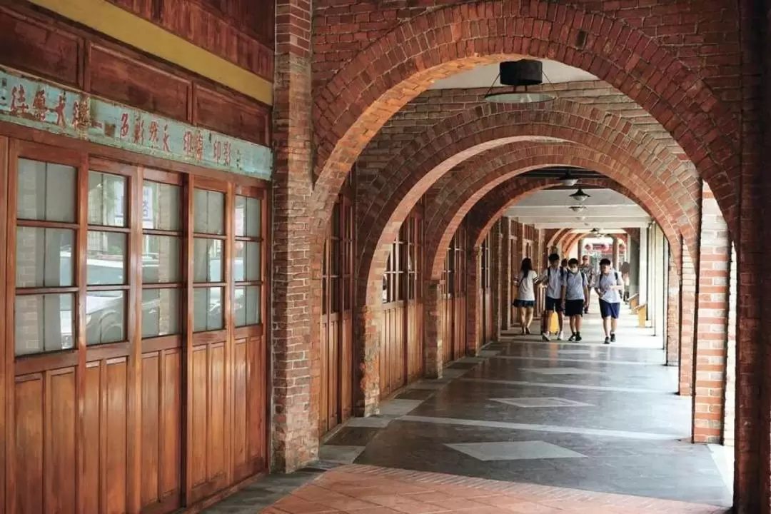 Longshan Temple Walking Tour in Taipei