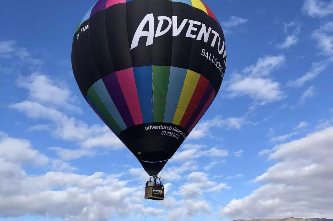 Scenic Hot Air Balloon Flight Experience in Wanaka