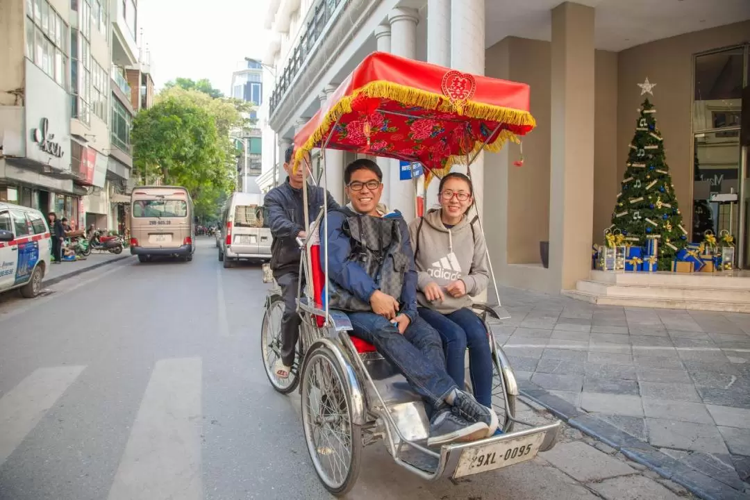 Hanoi Street Food Walking Tour with Cyclo Ride